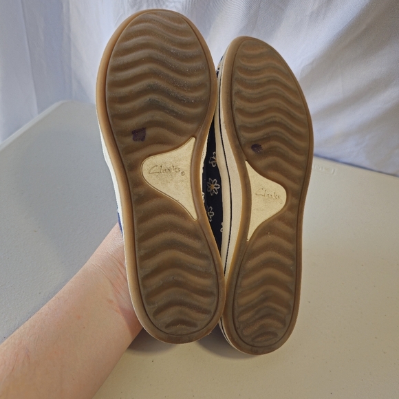 Clarks CloudSteppers Floral Embroidered Slip-On Shoes - Picture 7 of 9